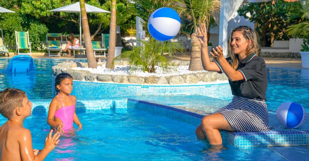 Hotel con piscina para niños tropea